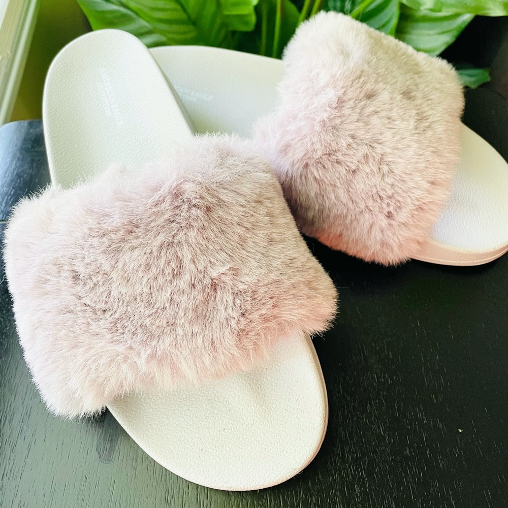 American Eagle 🦅 Fur Slides